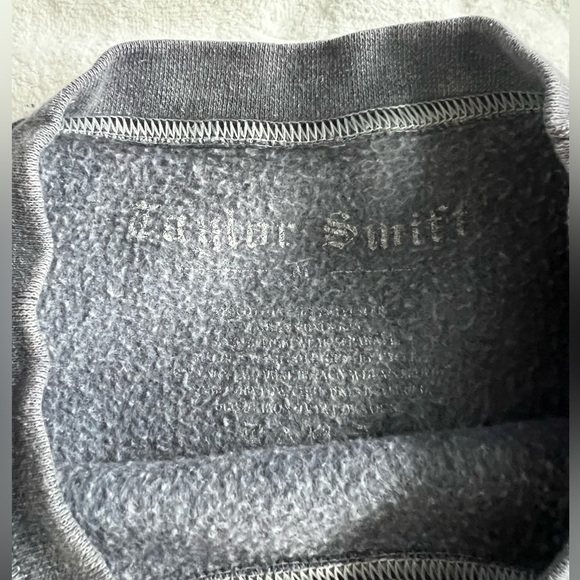 Taylor Swift Authentic Reputation Stadium Tour Sweatshirt - Picture 3 of 5